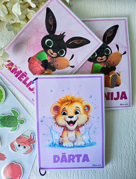 Personalizēts vāciņš lipekļu spēļu grāmatai