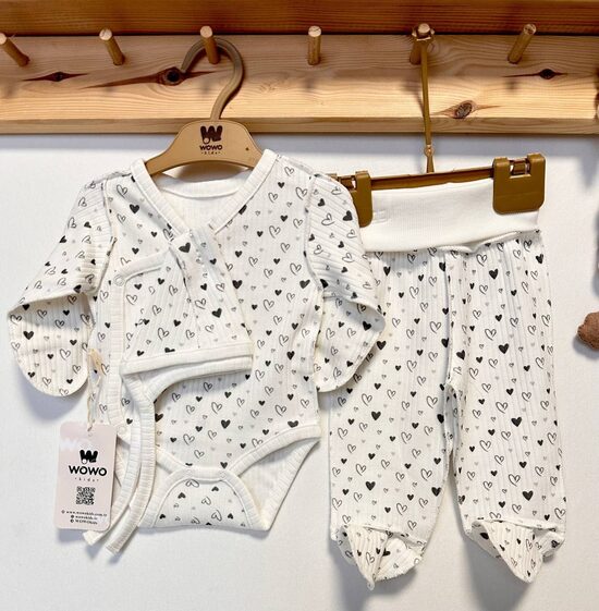 Balts ar sirsniņām