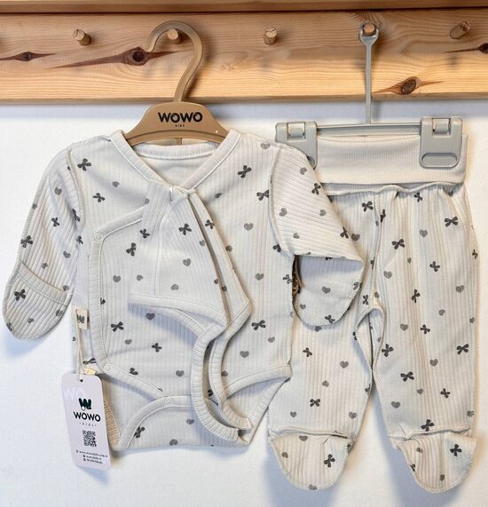 Gaiši pelēks ar bantītēm