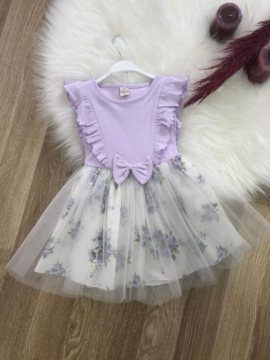 Kleita lillā ar ziedu oderīti