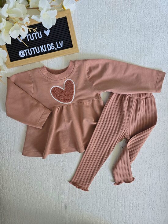 Krekliņš ar volānu+legingi