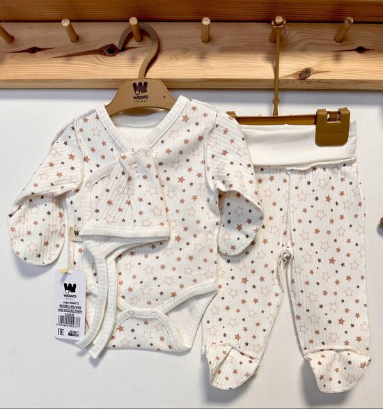 Balts ar bēšām zvaigznītēm, vīles ārpusē