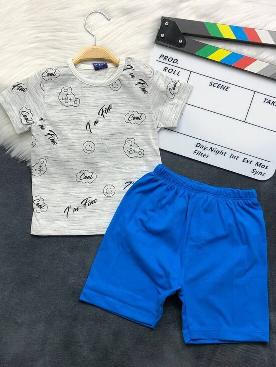 Pelēks t-kreks, zili šorti