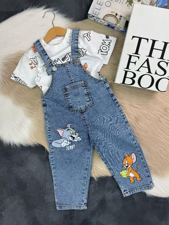 Tkrekls un džinsa bikses