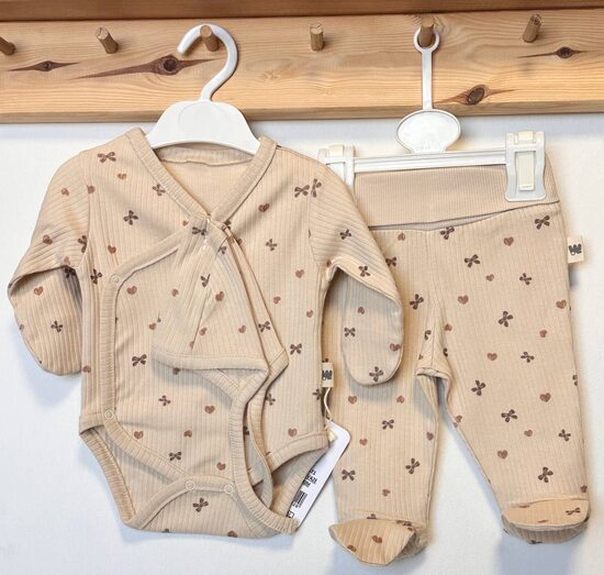 Bēšs ar bantītēm