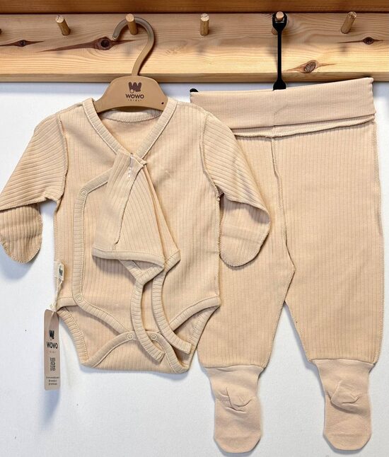 Bēšs komplekts ar vīlītēm ārpusē